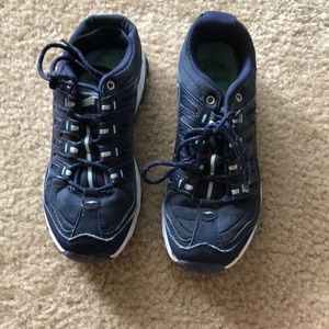 Avía Navy Blue Athletic Shoes